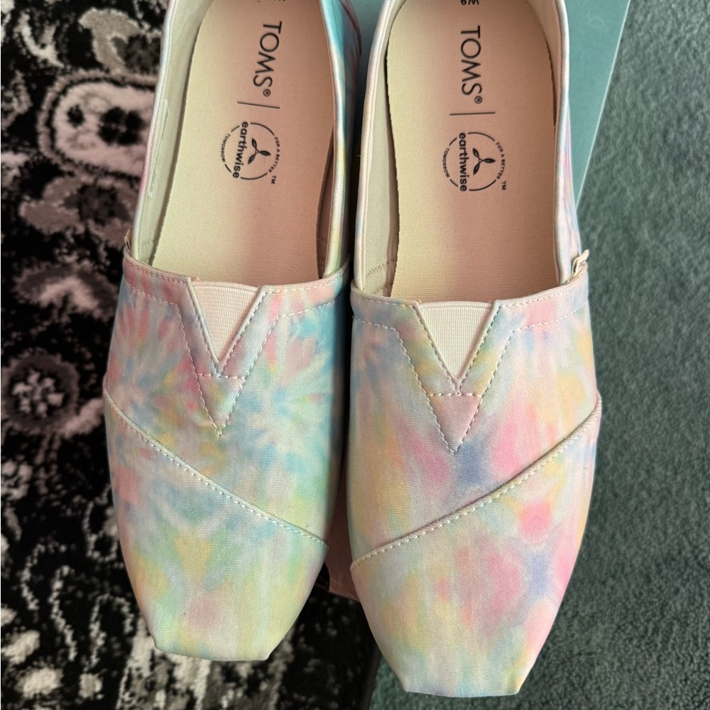 TOMS “white multi tie dye jersey” shoes - used - size 9